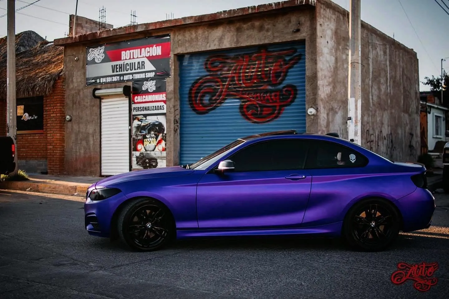 BMW Serie 2 con wrap morado mate en el primer taller