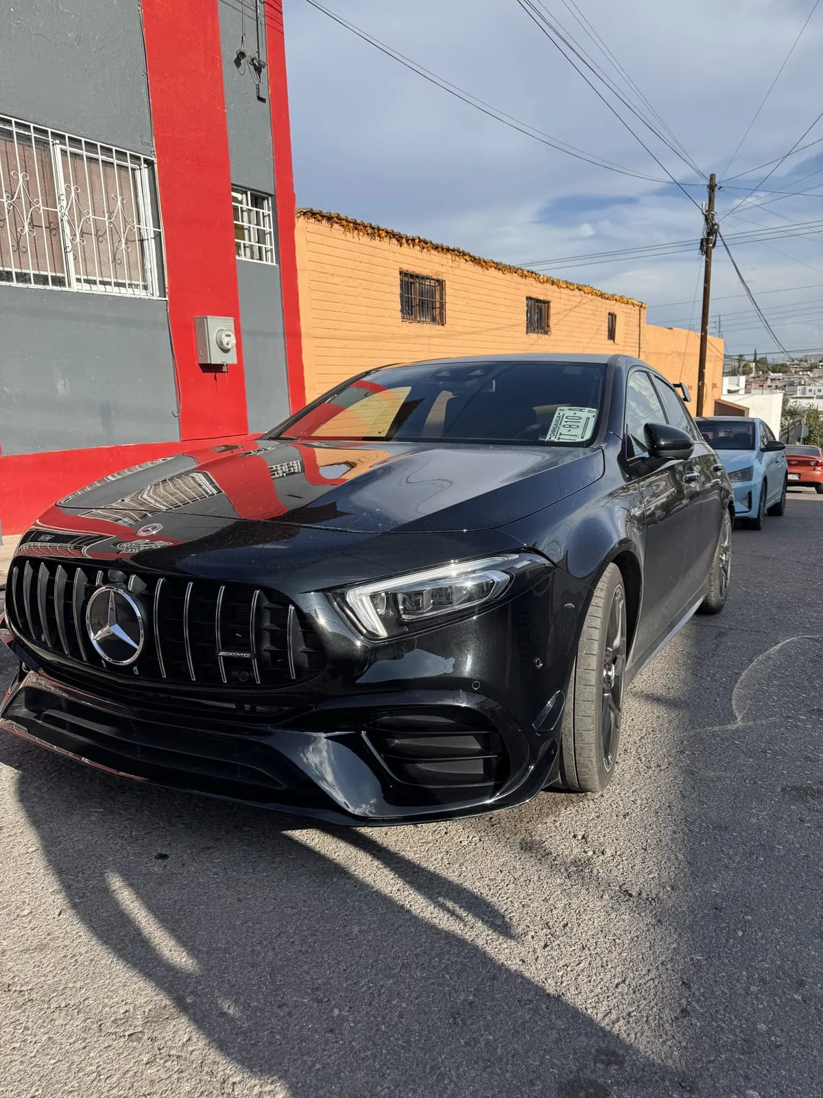 Mercedes-AMG A45 negro con PPF, vista frontal